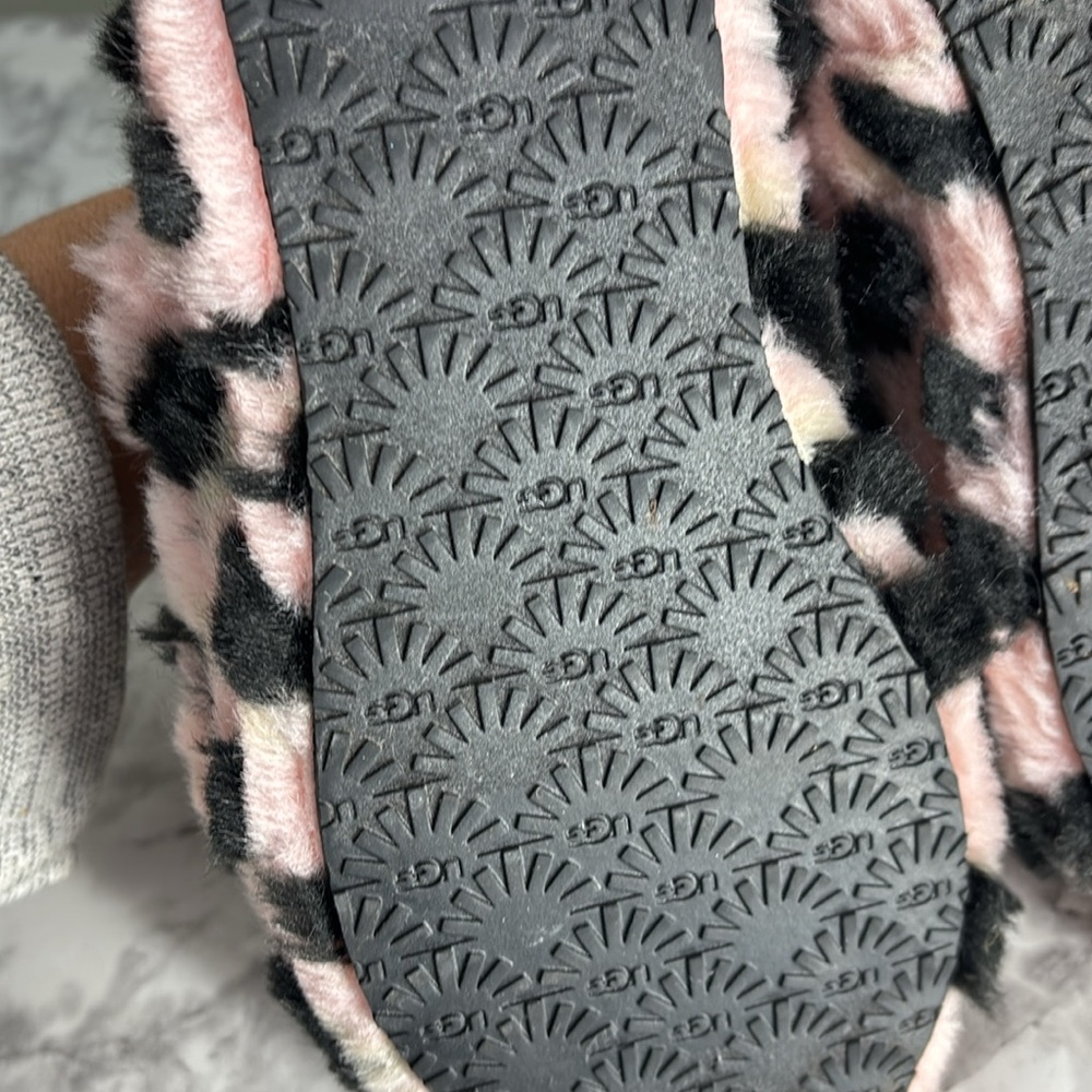 UGG - Picture 4 of 9